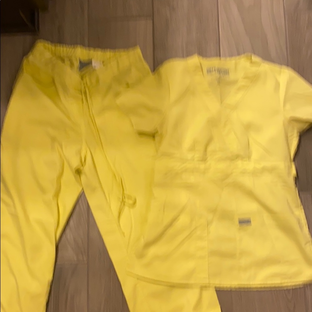 Like new greys anatomy yellow scrubs